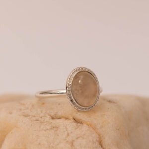 Anillo Nairobi con Cuarzo Rosa