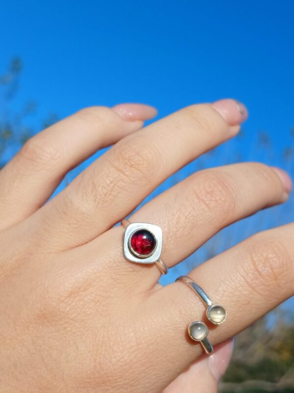 Anillo Copenhague con Granate - Image 4