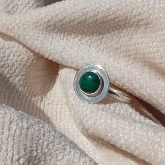 Anillo Copenhague con Malaquita